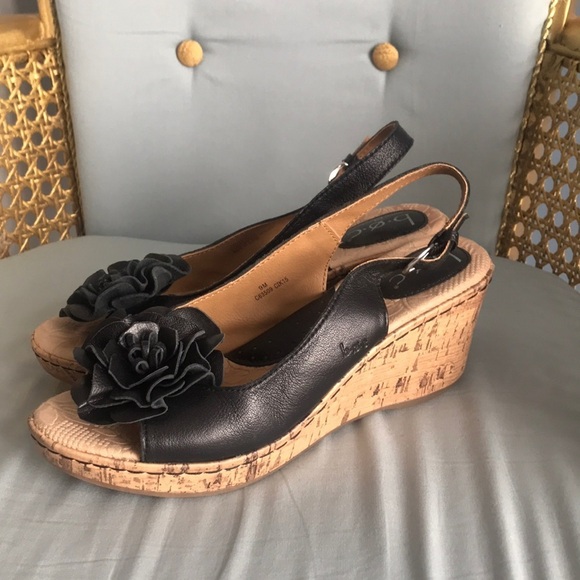 b.o.c. black leather, ankle closure, leather flower motif, wedge sandals size 9 - Picture 1 of 12